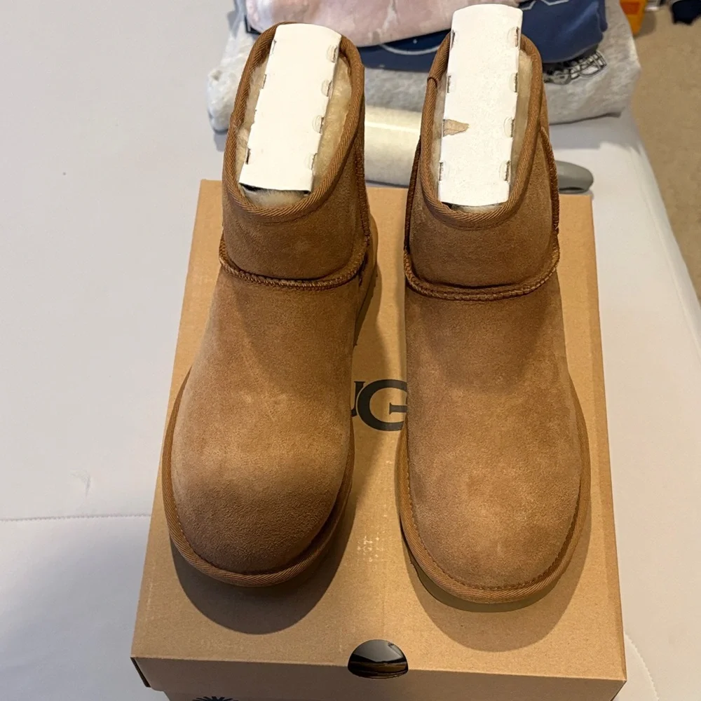 UGG women’s classic mini II boot - chestnut size 7 - new with box! - Picture 4 of 10
